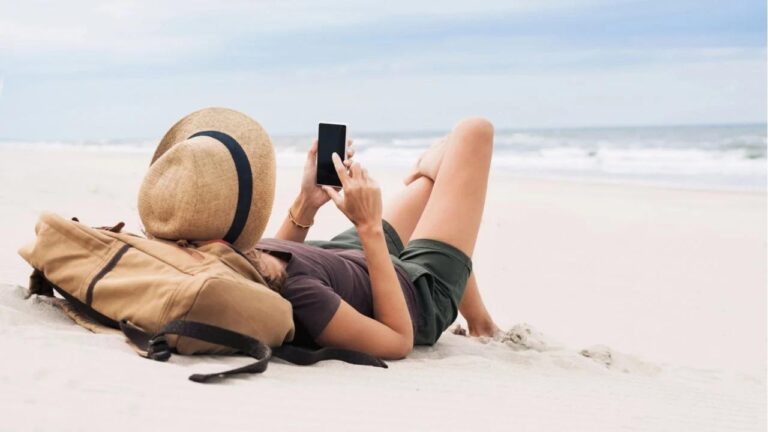Vacances : 73 % des cadres consultent leurs e-mails professionnels